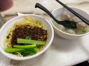 Pasar Seniで足が震え、吐き気と眩暈に襲われCentral Marketへ。ローカルご飯食べ、ヘナタトゥー断念。